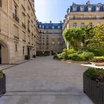 Appartement Avenue Montaigne - Paris Champs Elysees