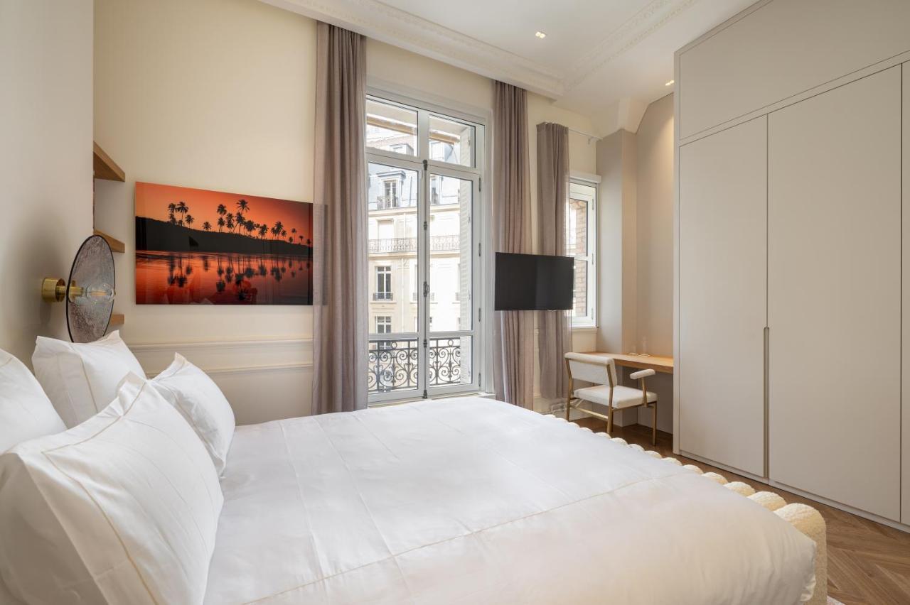 Avenue Montaigne - Champs Elysees