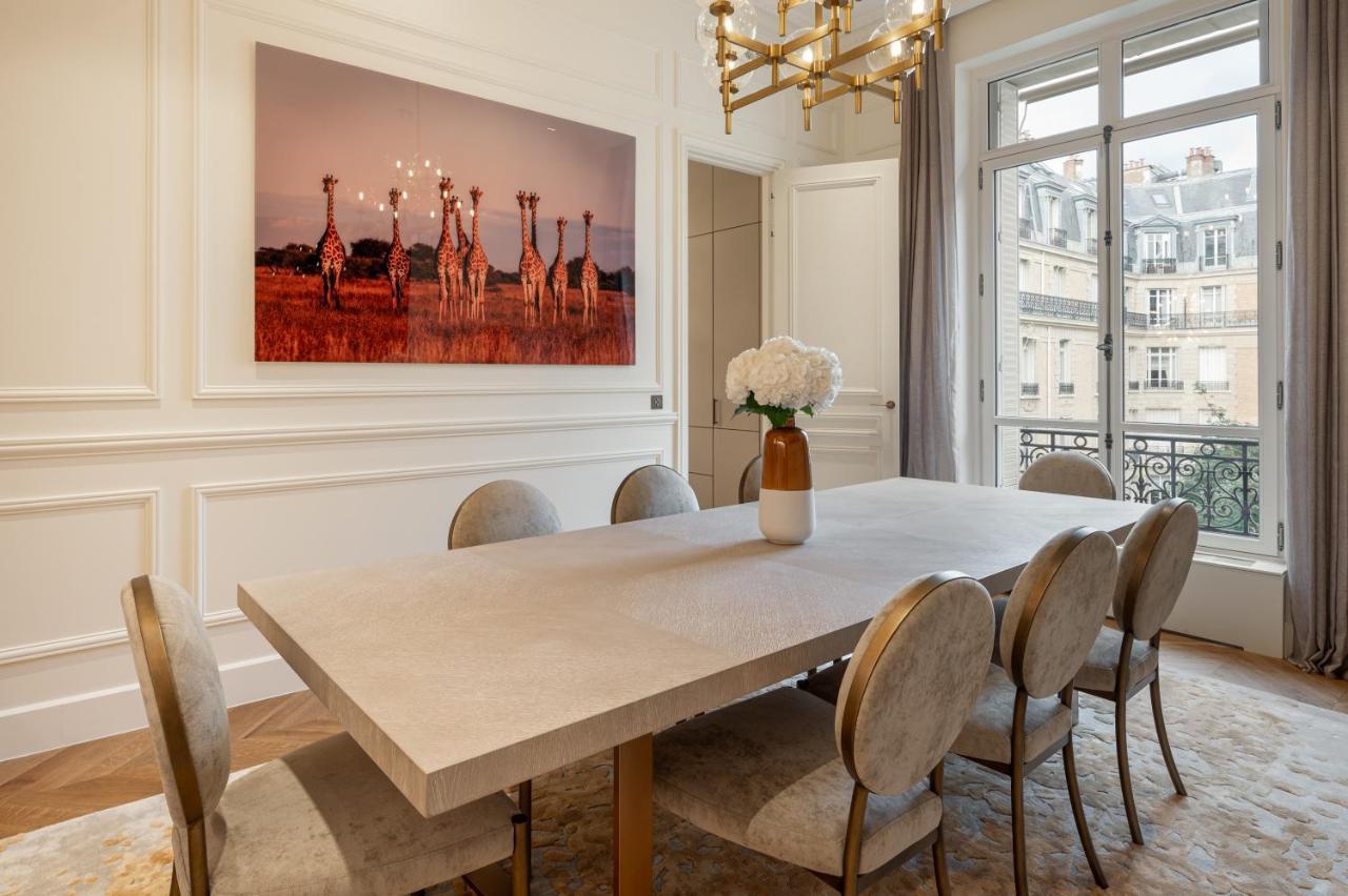 Avenue Montaigne - Champs Elysees