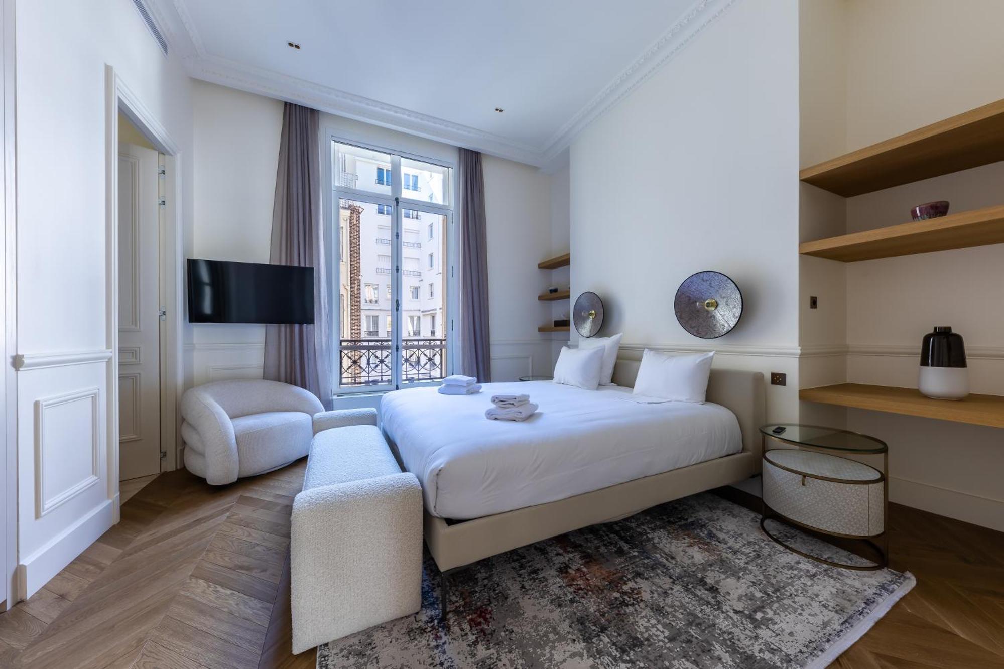 Avenue Montaigne - Champs Elysees Parijs